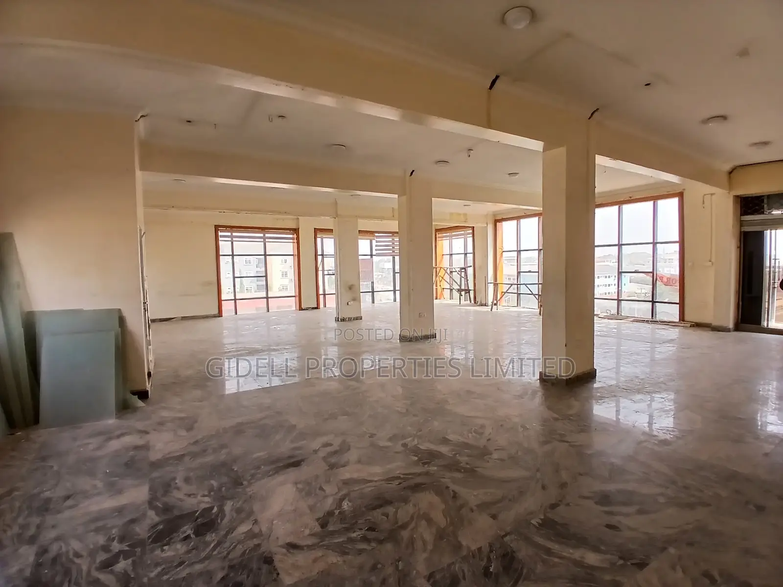 130sqm 168sqm Shop / Office Space on the Ground Fourth Floors in Mabushi