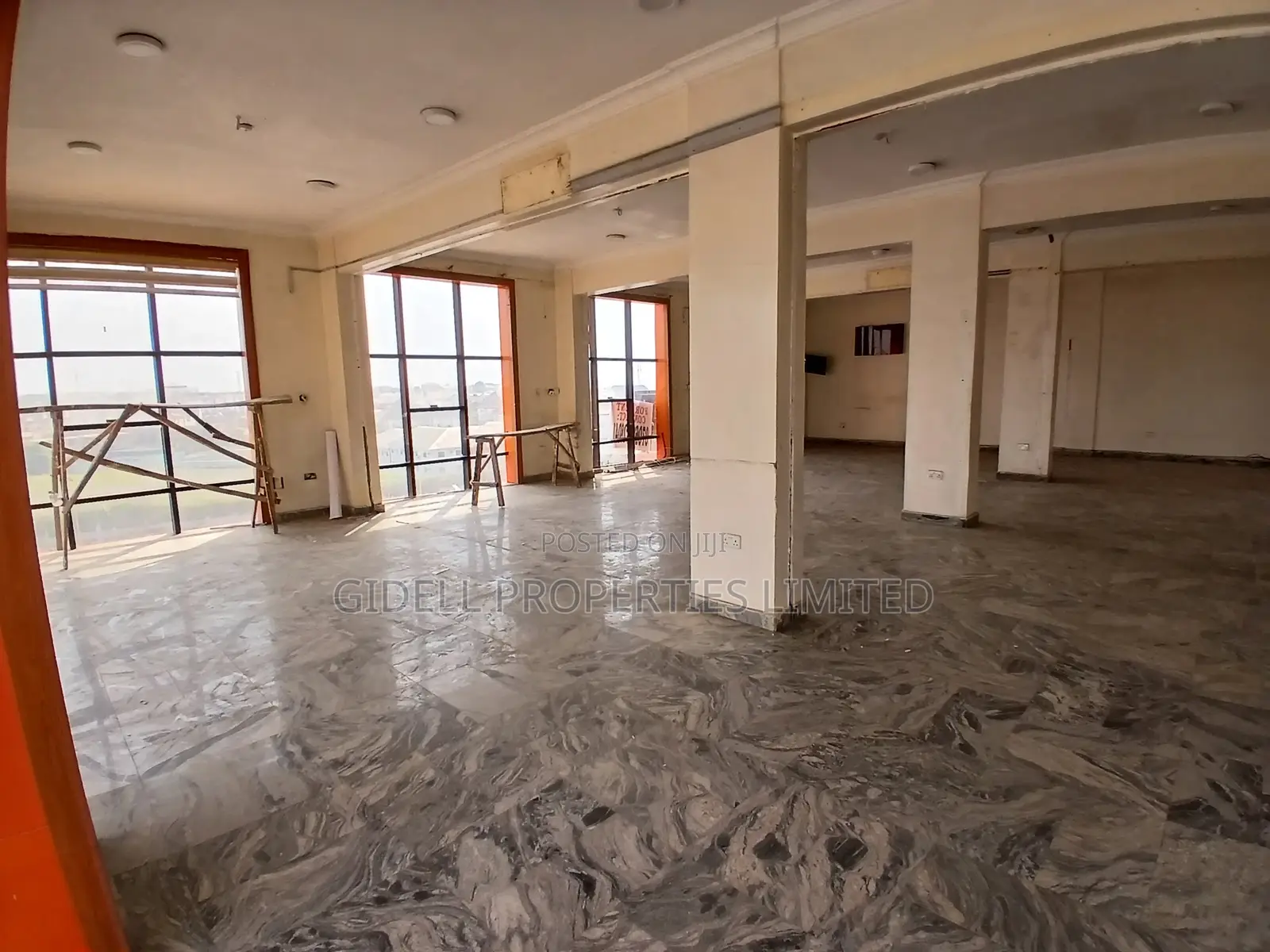 130sqm 168sqm Shop / Office Space on the Ground Fourth Floors in Mabushi