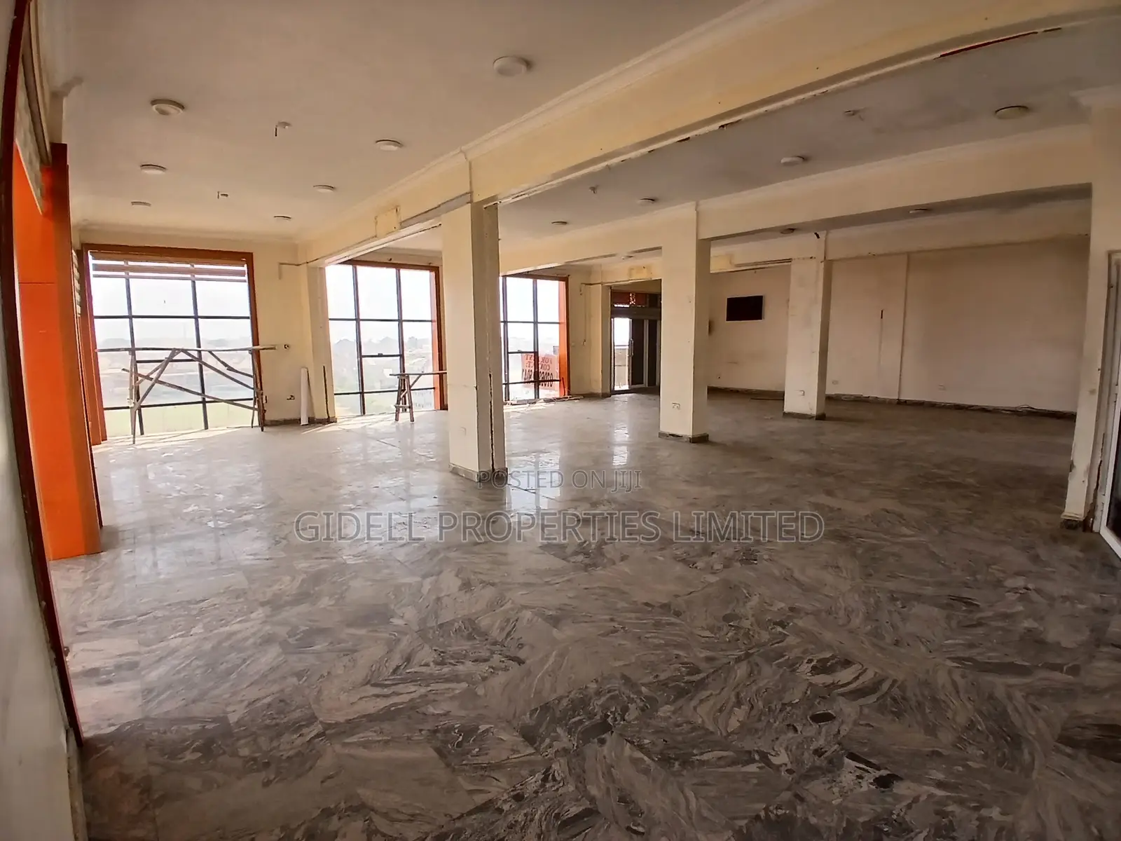130sqm 168sqm Shop / Office Space on the Ground Fourth Floors in Mabushi