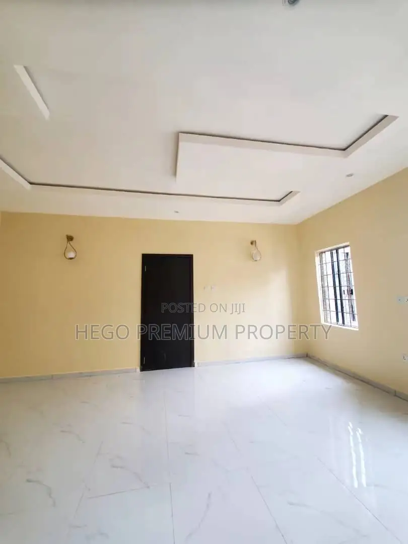 4bdrm Duplex in Old Gra for rent in Old GRA
