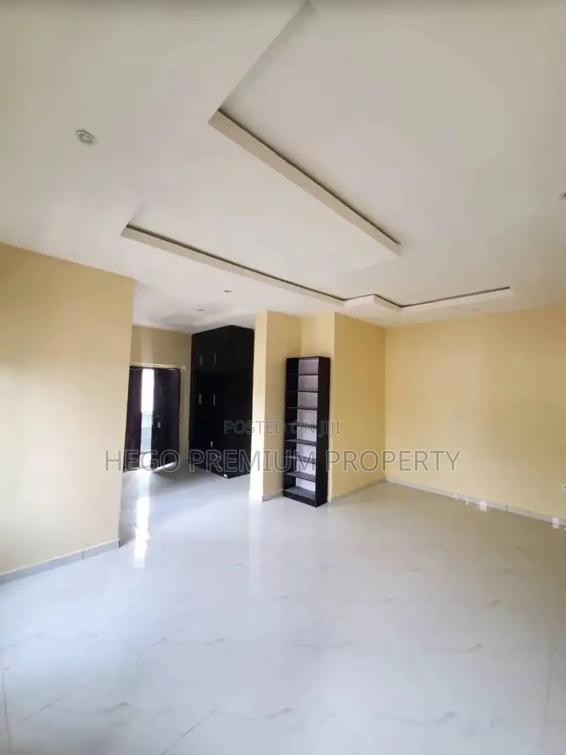 4bdrm Duplex in Old Gra for rent in Old GRA