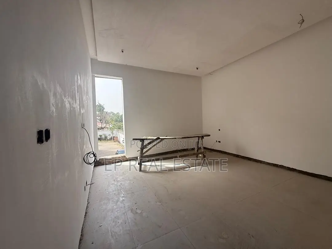 5bdrm Duplex in Maitama for sale in Maitama