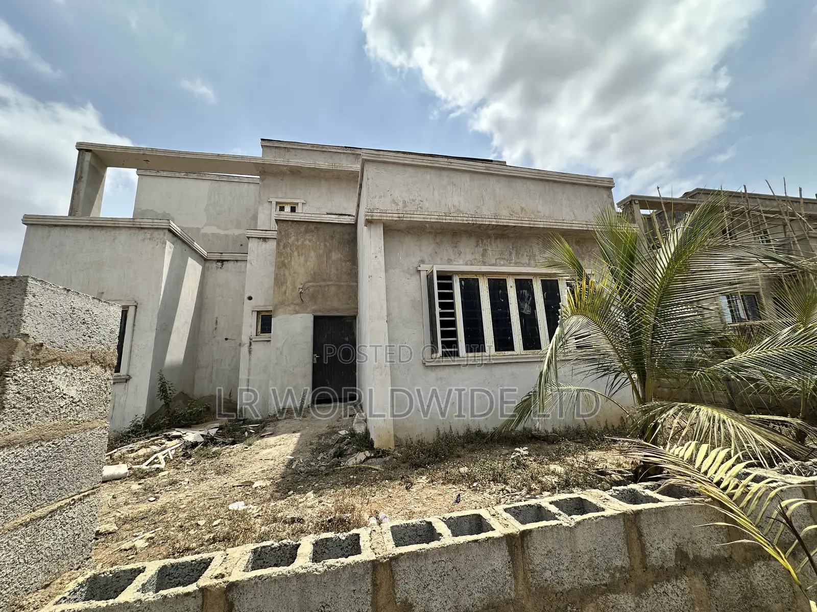 5bdrm Duplex In Lugbe District For Sale in Lugbe District