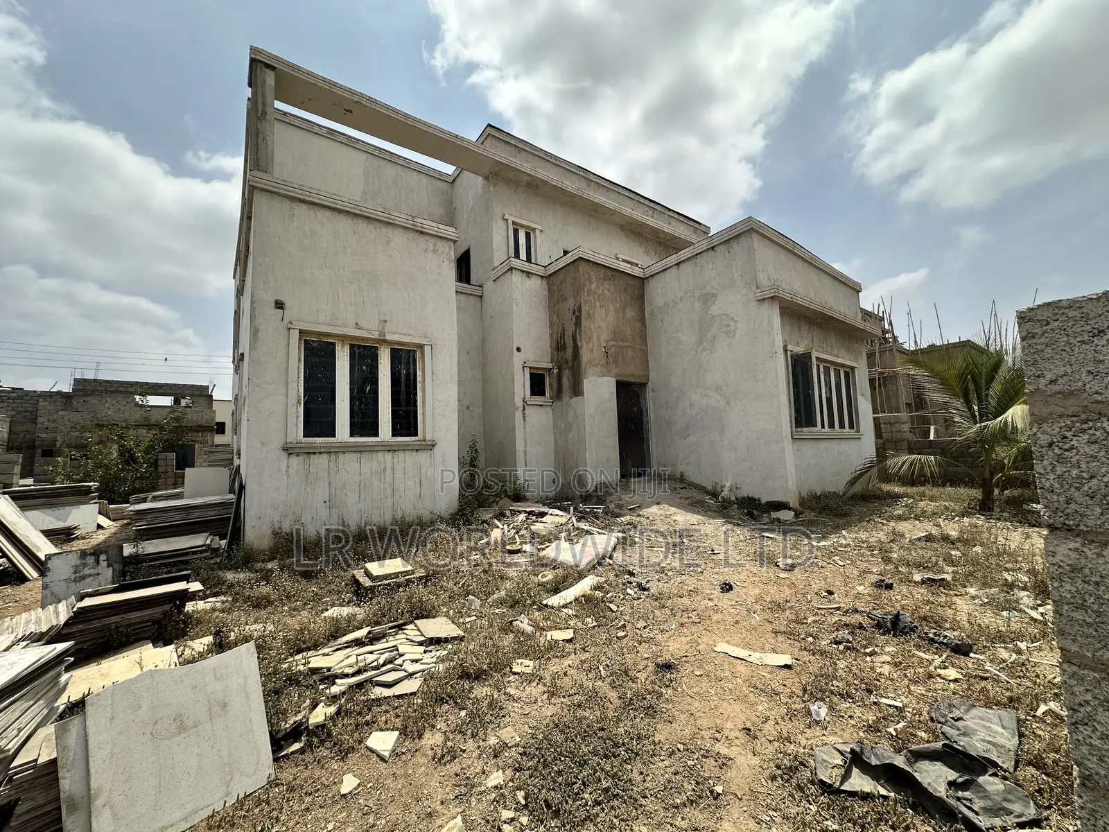 5bdrm Duplex In Lugbe District For Sale in Lugbe District