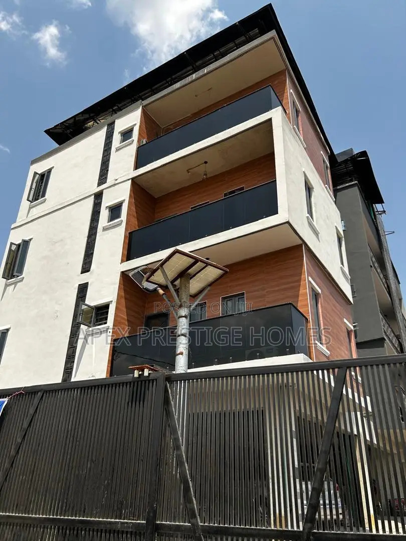 3bdrm Block of Flats in Yaba, Akoka for sale in Akoka