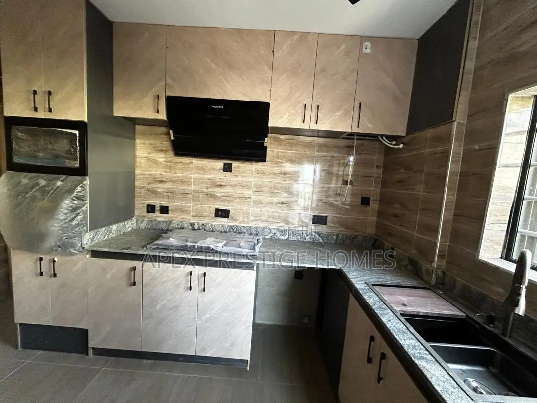 3bdrm Block of Flats in Yaba, Akoka for sale in Akoka