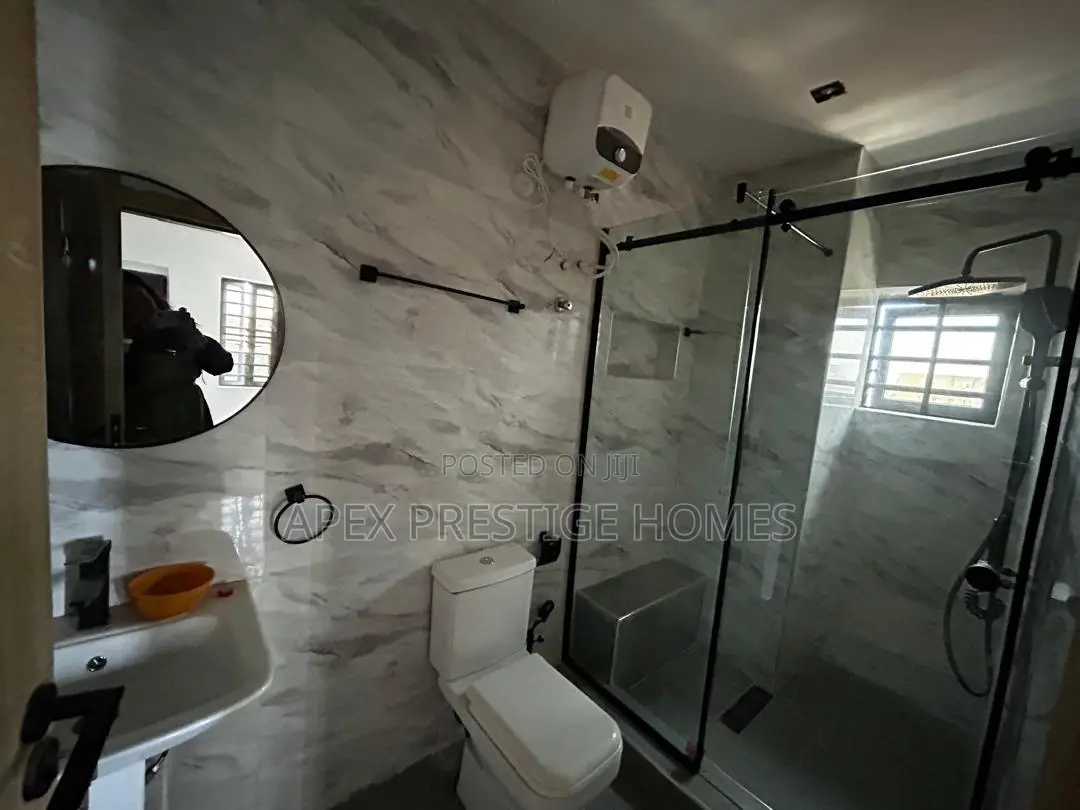 3bdrm Block of Flats in Yaba, Akoka for sale in Akoka