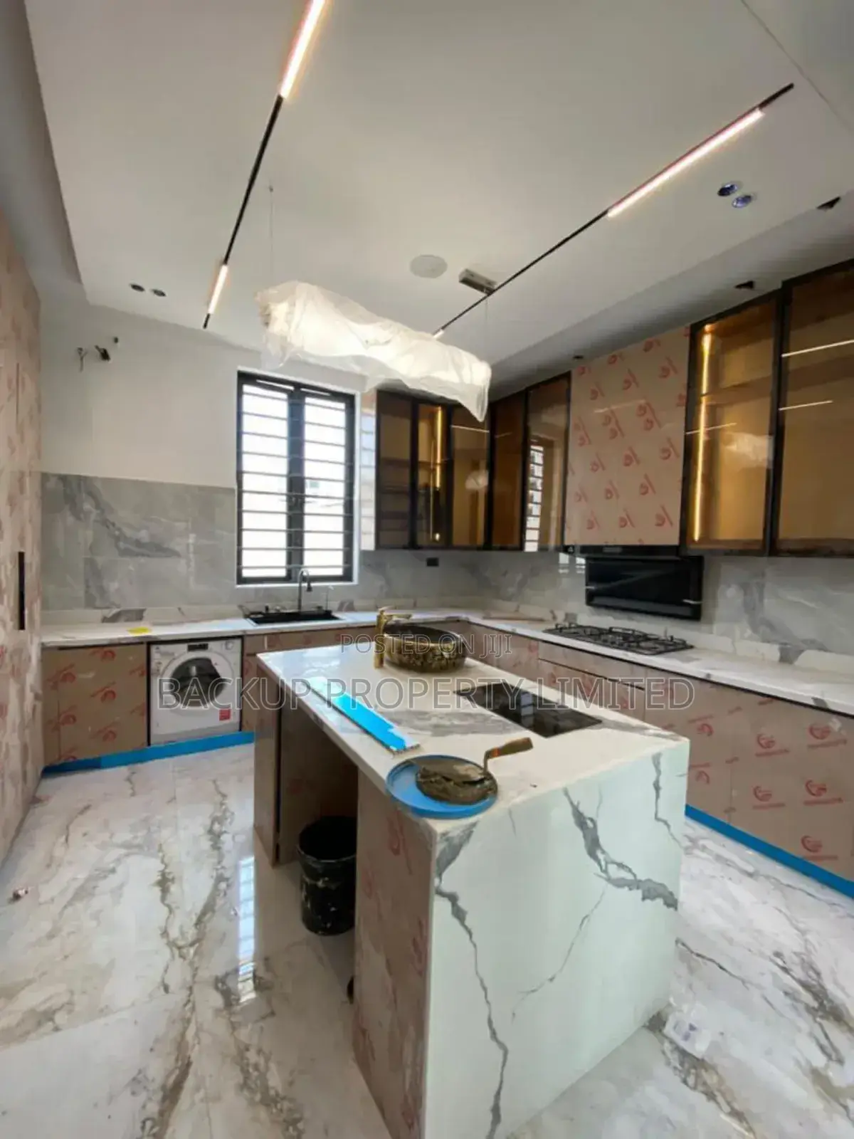 5bdrm Duplex in Lekki Phase 1 for sale in Lekki Phase 1