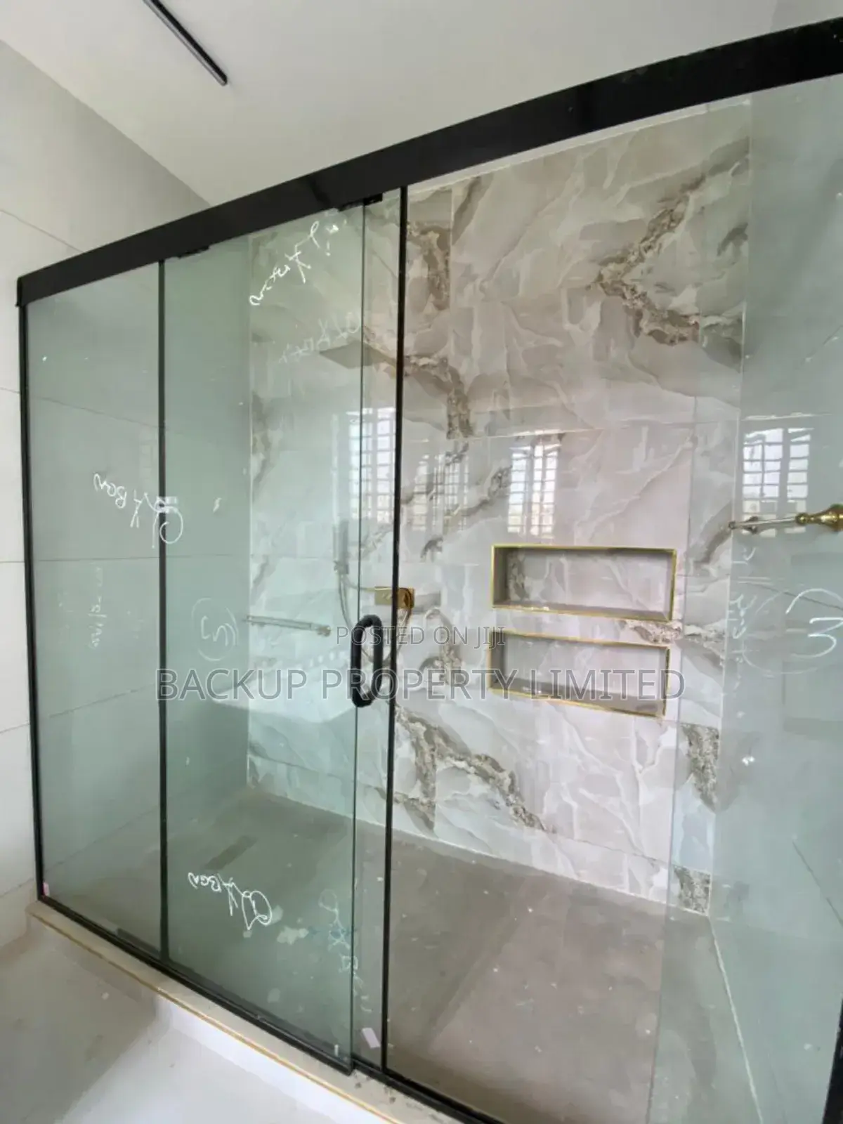 5bdrm Duplex in Lekki Phase 1 for sale in Lekki Phase 1