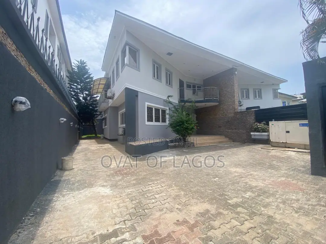 4bdrm Duplex in Lekki Phase 1 for rent in Lekki Phase 1