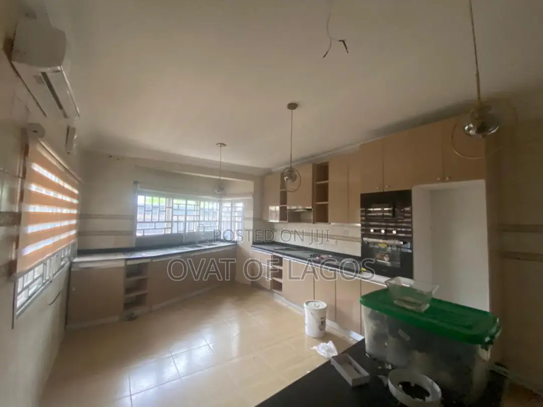 4bdrm Duplex in Lekki Phase 1 for rent in Lekki Phase 1