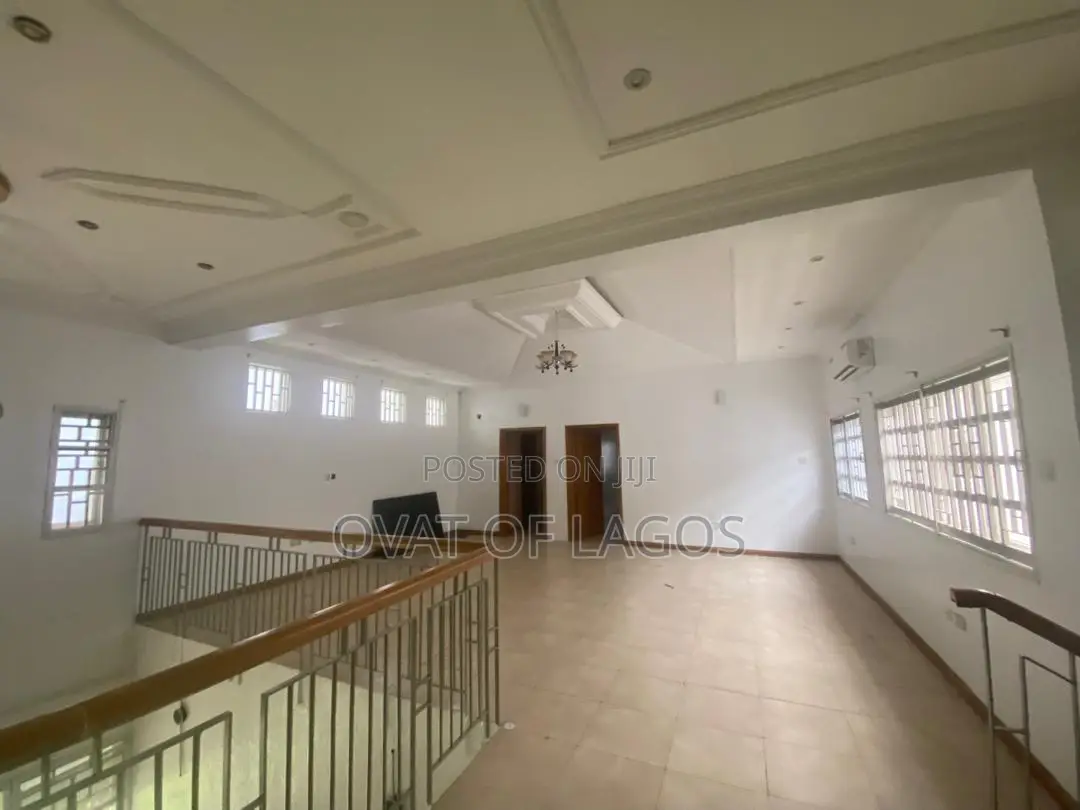 4bdrm Duplex in Lekki Phase 1 for rent in Lekki Phase 1