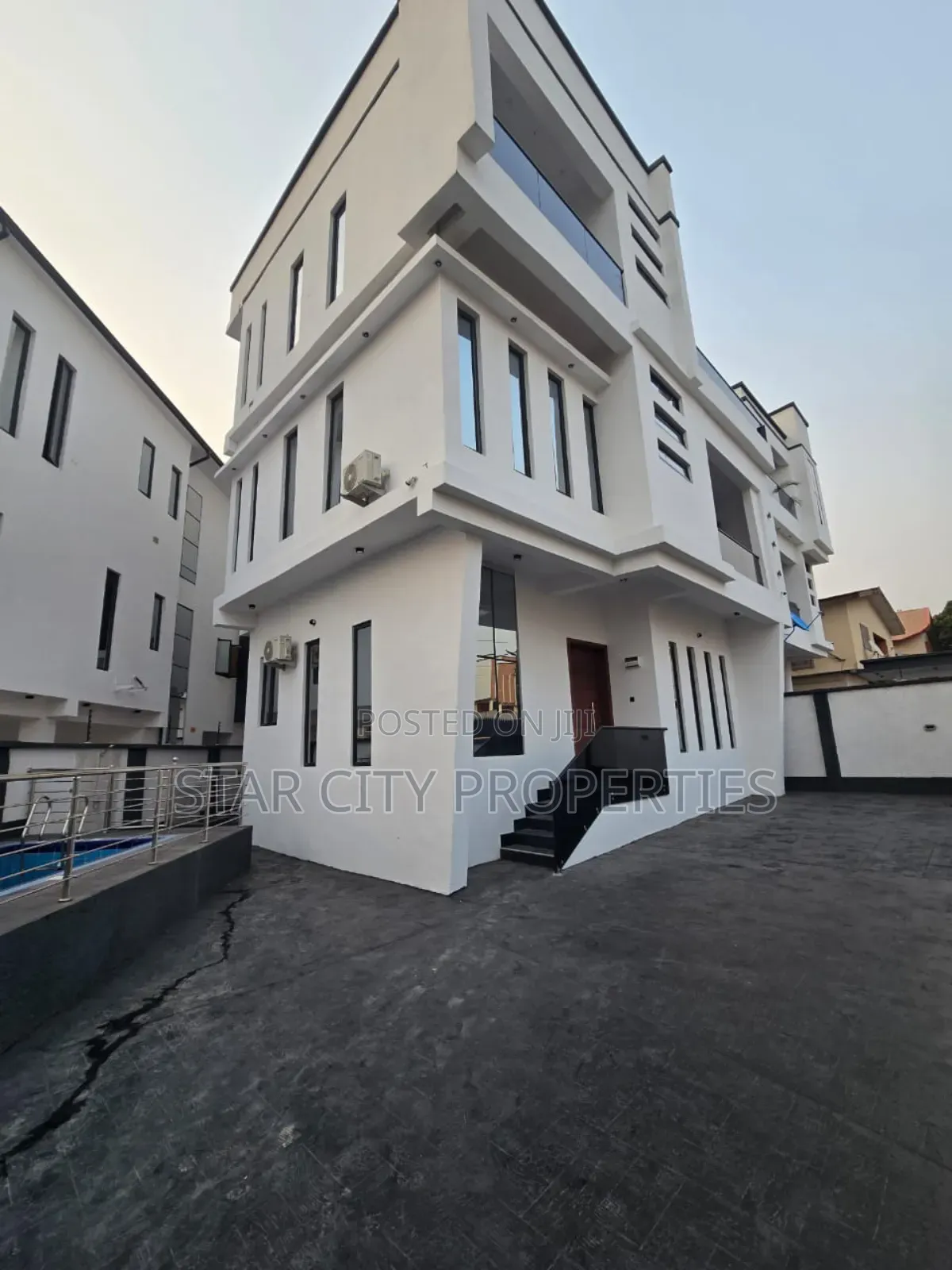 5bdrm Duplex in Magodo Gra Phase 2 for sale in GRA Phase 2 Shangisha