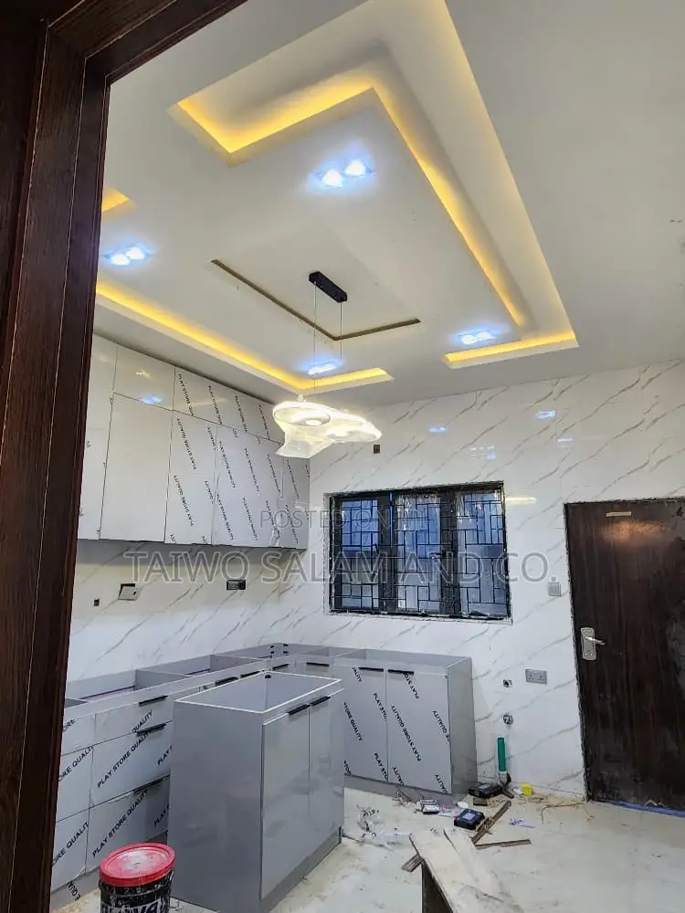 4bdrm Duplex in Alalubosa for sale in Alalubosa