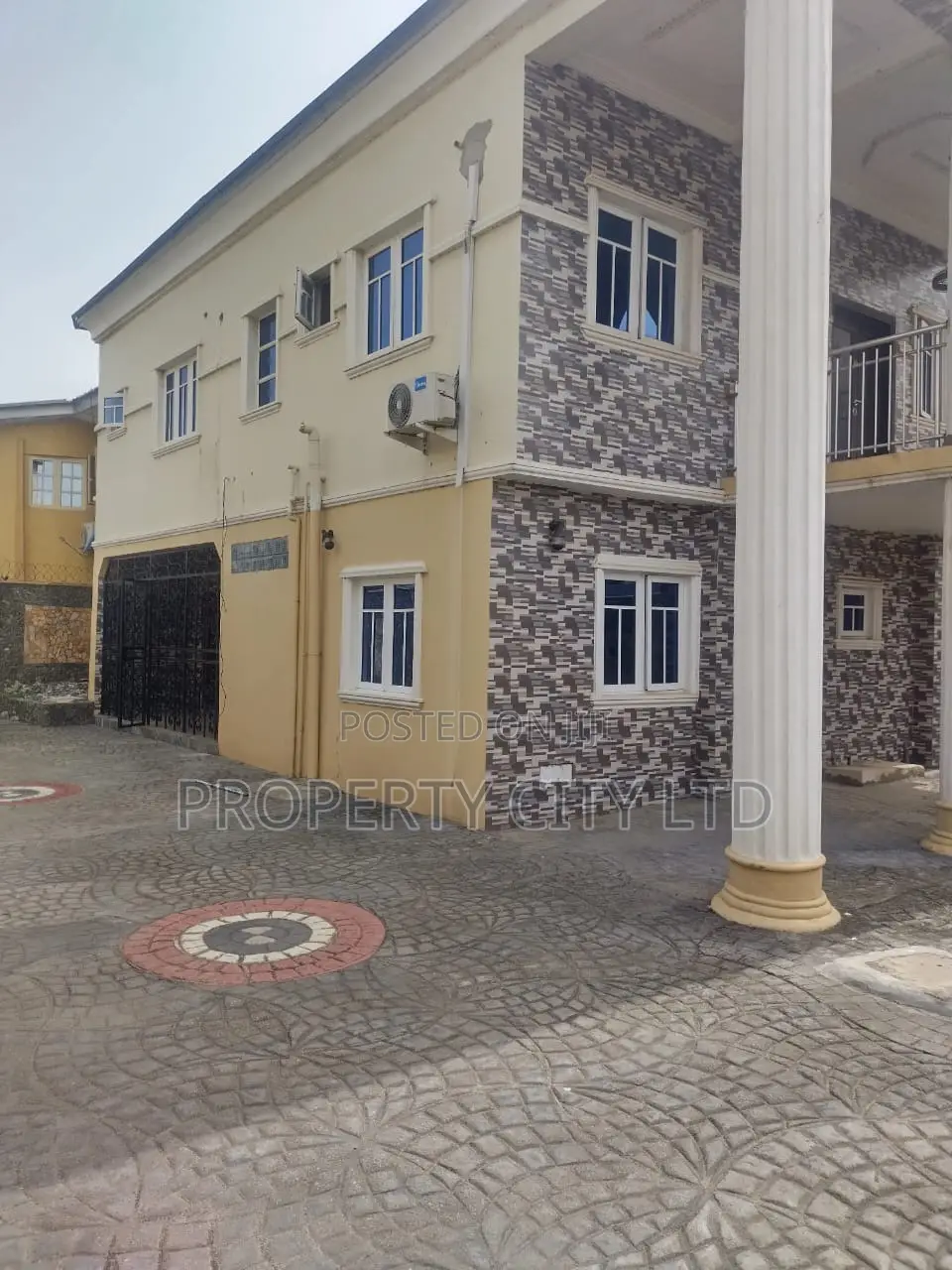12bdrm Mansion in Alogba Estate And, Ibeshe / Ikorodu for sale in Ibeshe / Ikorodu