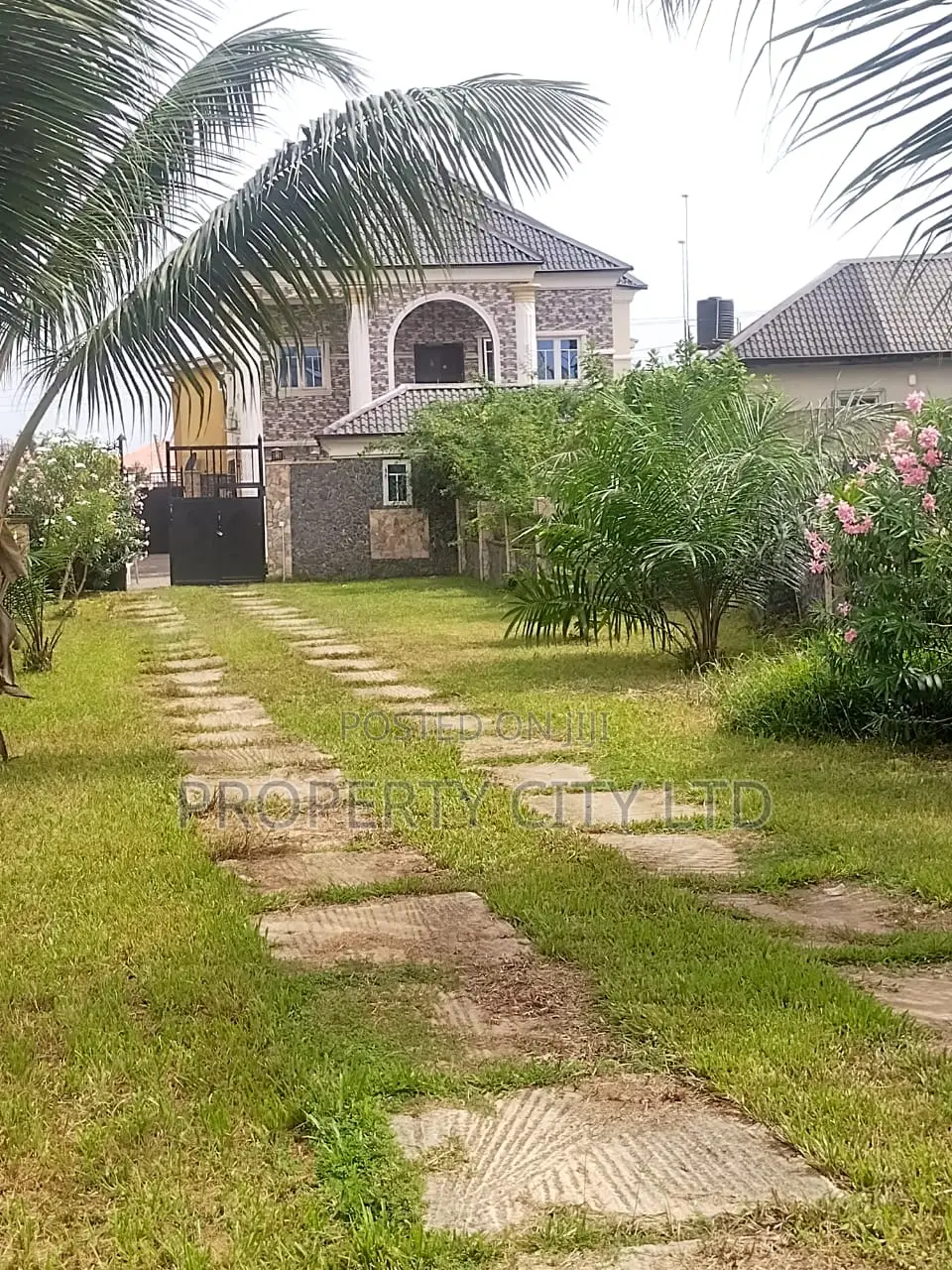 12bdrm Mansion in Alogba Estate And, Ibeshe / Ikorodu for sale in Ibeshe / Ikorodu