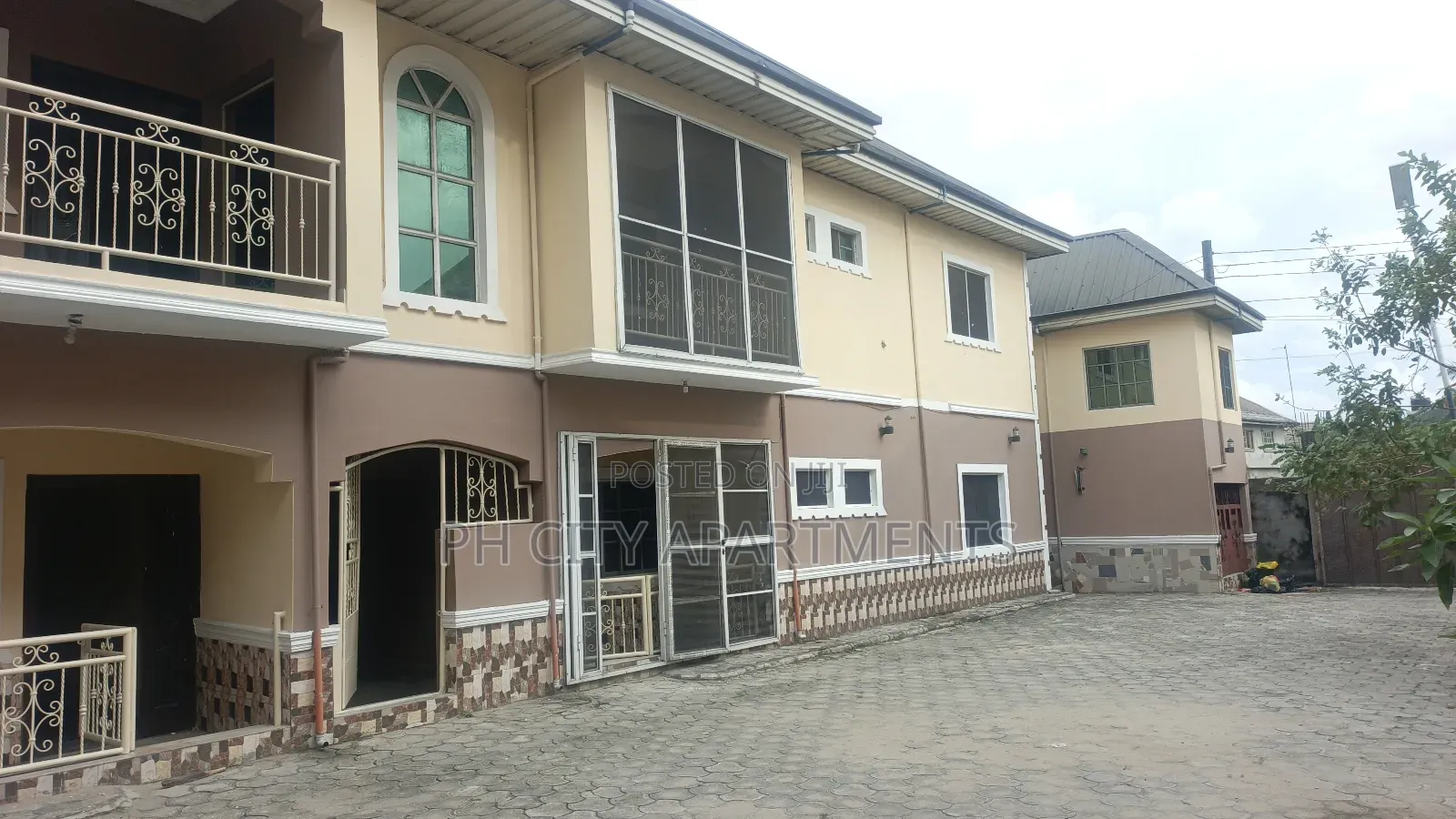 3bdrm Block of Flats in Eliozu for sale in Eliozu