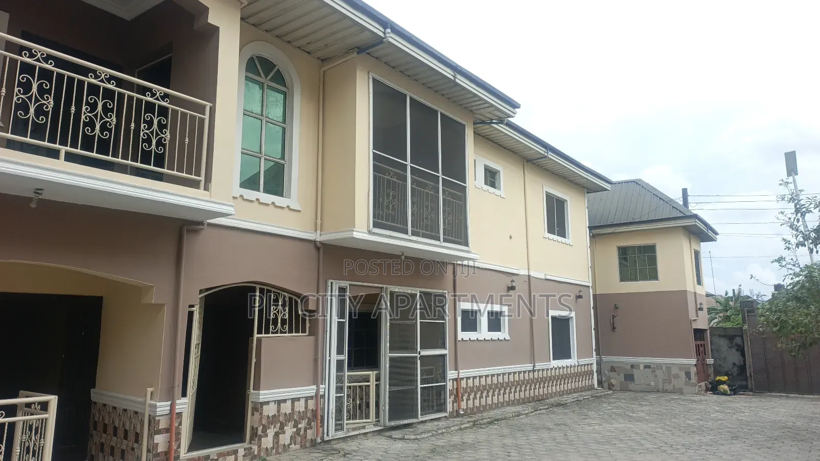 3bdrm Block of Flats in Eliozu for sale in Eliozu