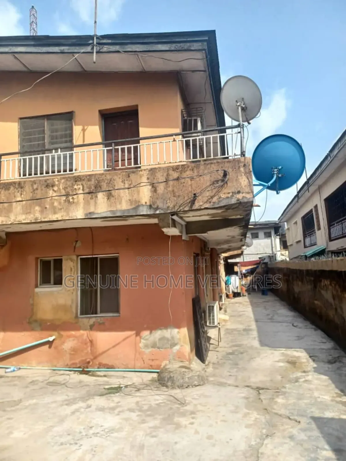 12bdrm Block of Flats in Aguda / Surulere for sale in Aguda / Surulere