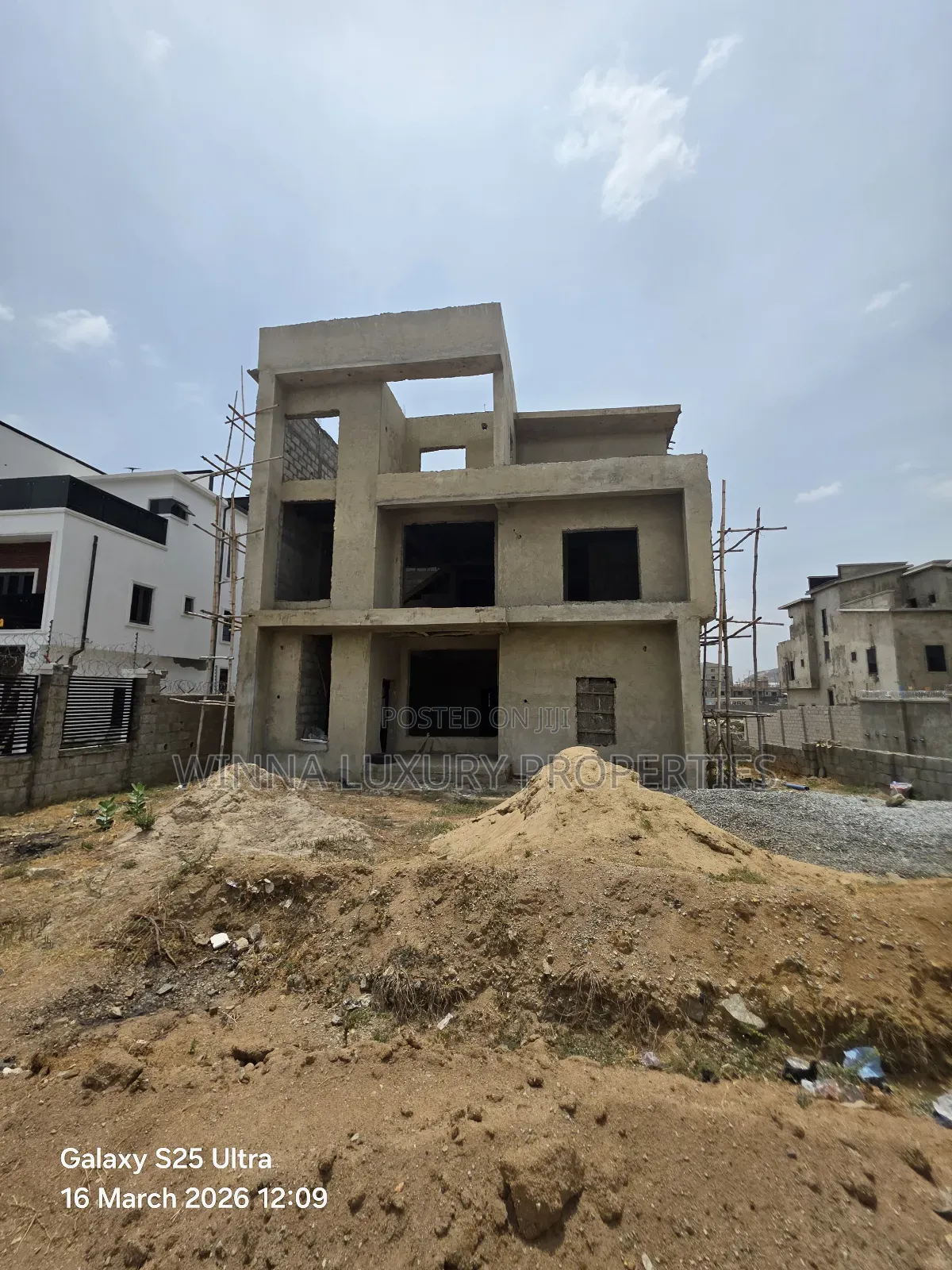 6bdrm Duplex in Aiben, Lugbe District for sale in Lugbe District