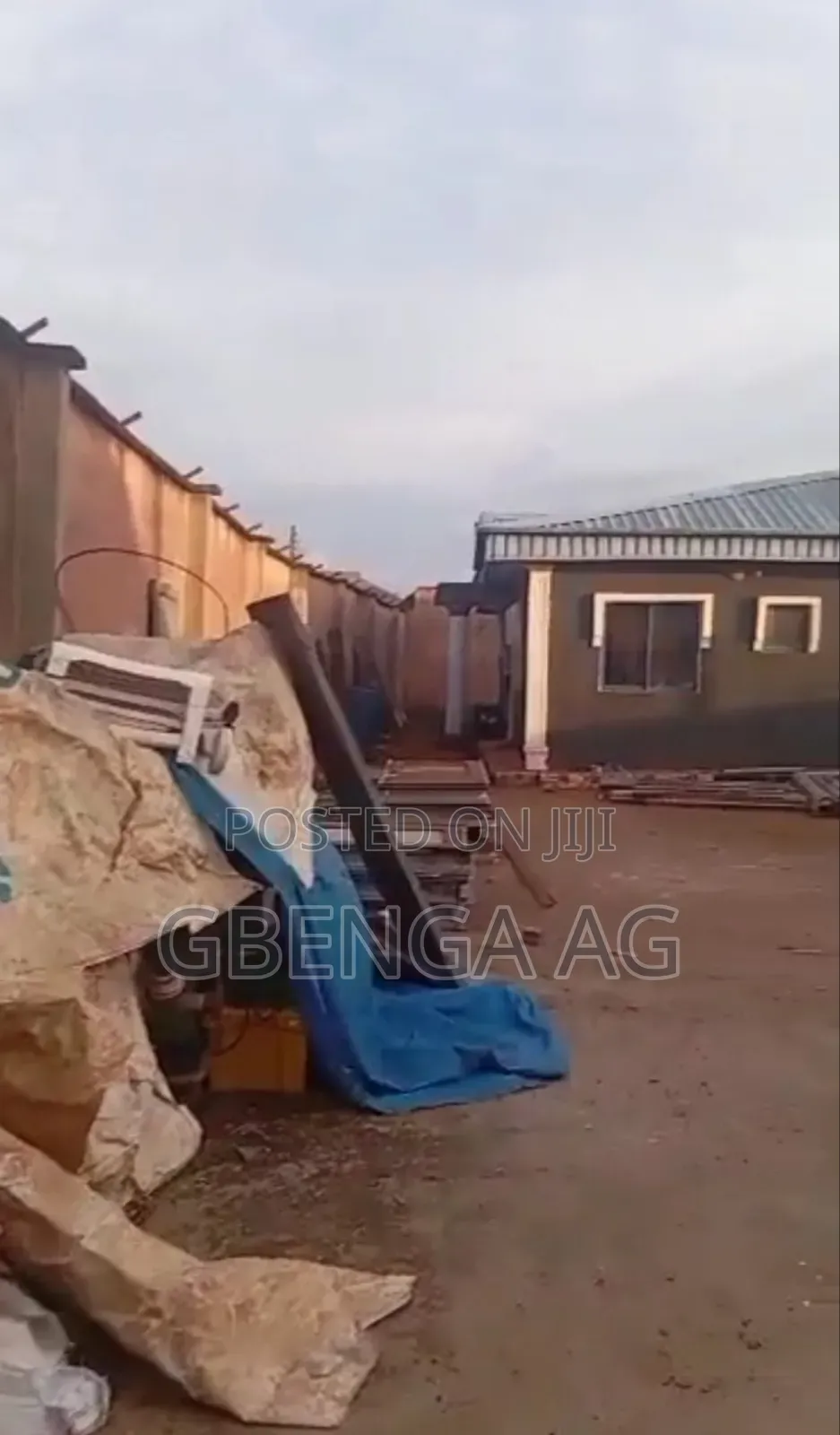 2bdrm Block of Flats in New London Baruwa, Akowonjo for sale in Akowonjo