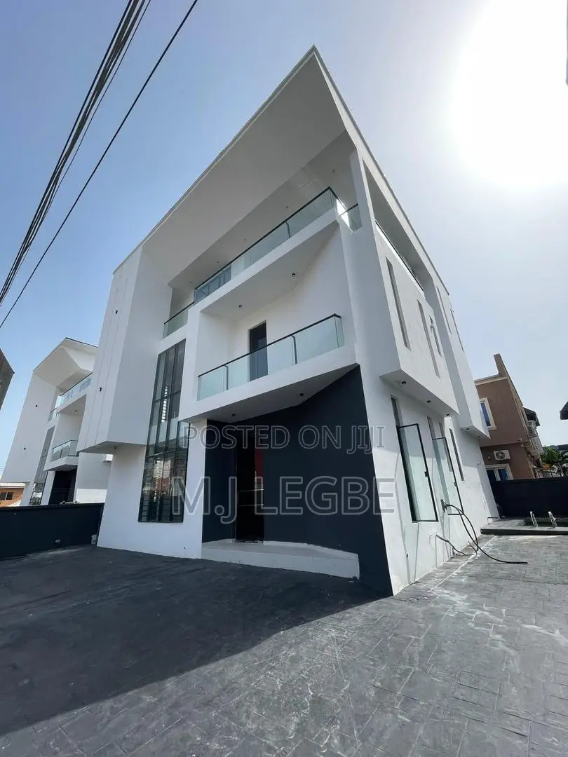 5bdrm Duplex in Osapa, Lekki for sale in Lekki