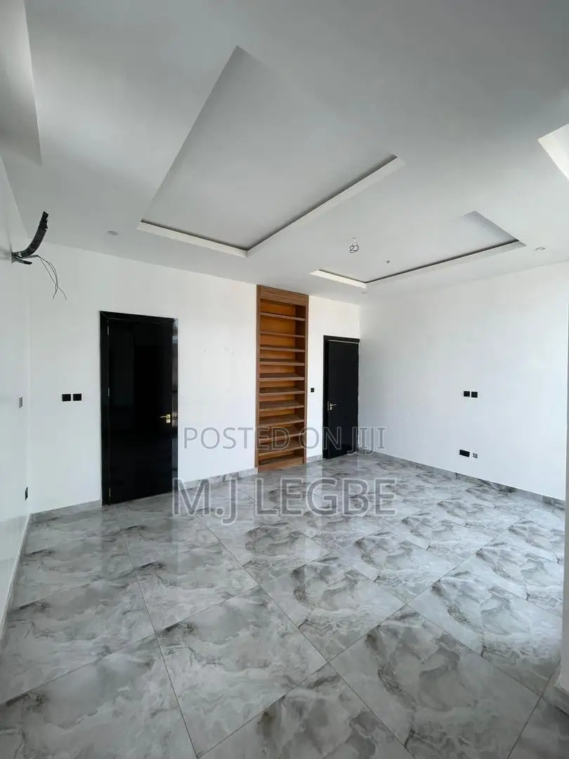 5bdrm Duplex in Osapa, Lekki for sale in Lekki