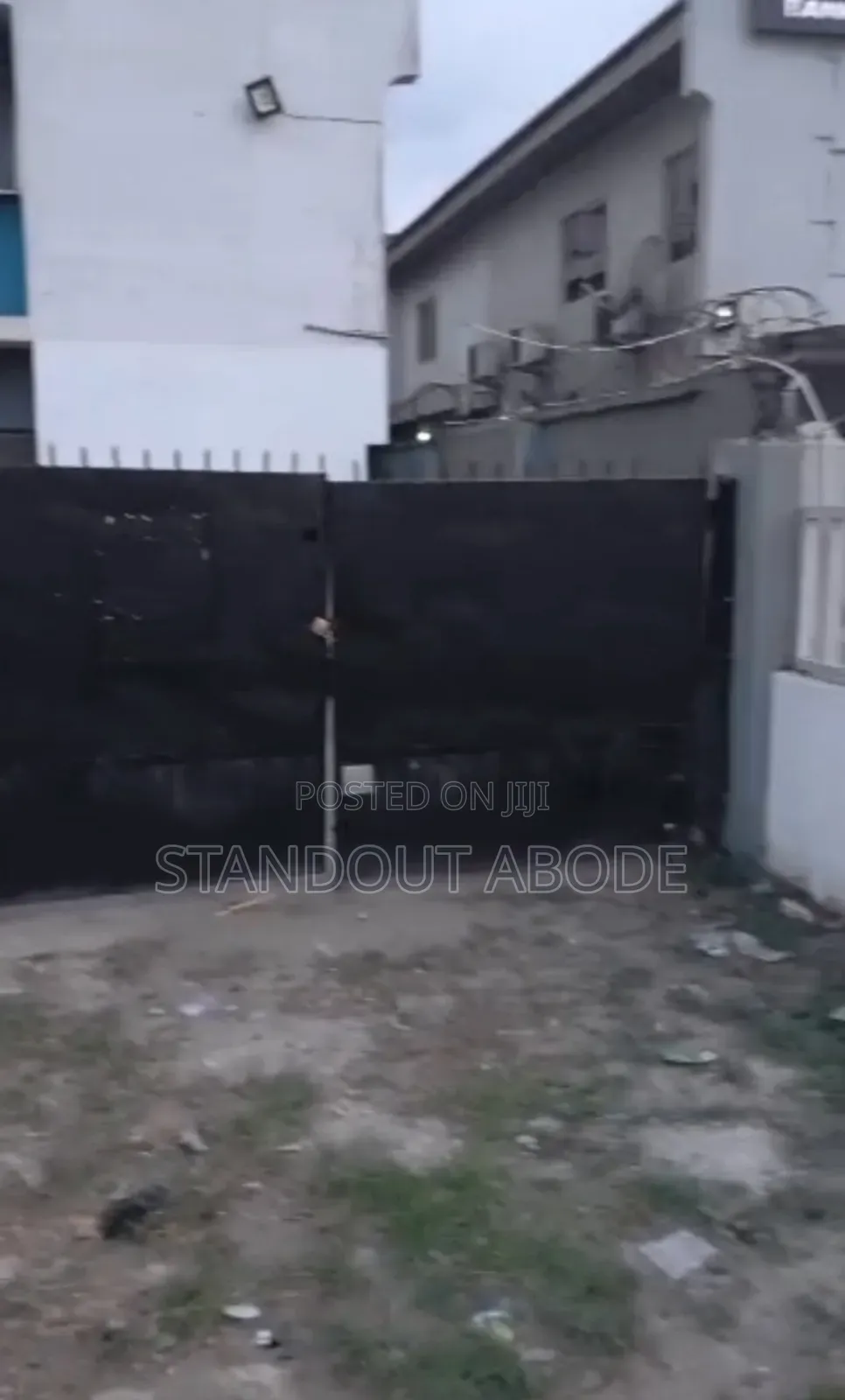 668sqm of Land With a Storey Building Urgently in CHallenge / Mushin