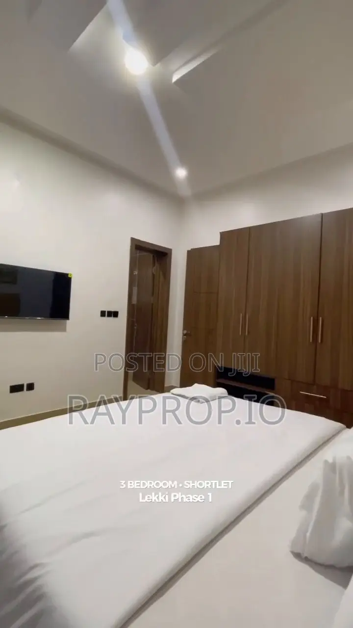 19483etk - 3 Bedroom Shortlet in Lekki Phase 1 in Lekki Phase 1