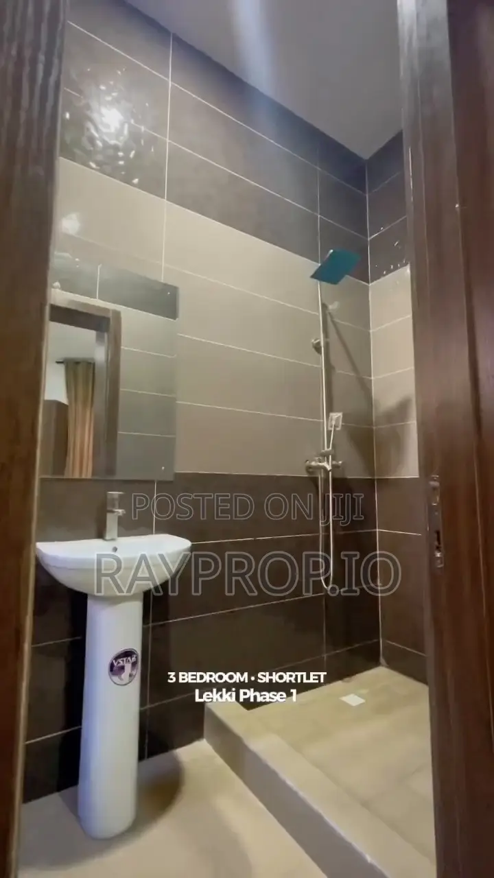 19483etk - 3 Bedroom Shortlet in Lekki Phase 1 in Lekki Phase 1