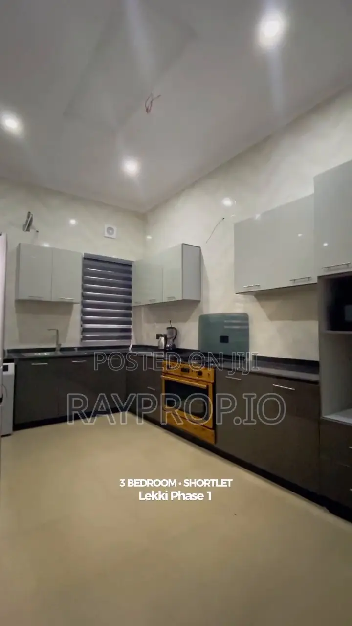 19483etk - 3 Bedroom Shortlet in Lekki Phase 1 in Lekki Phase 1