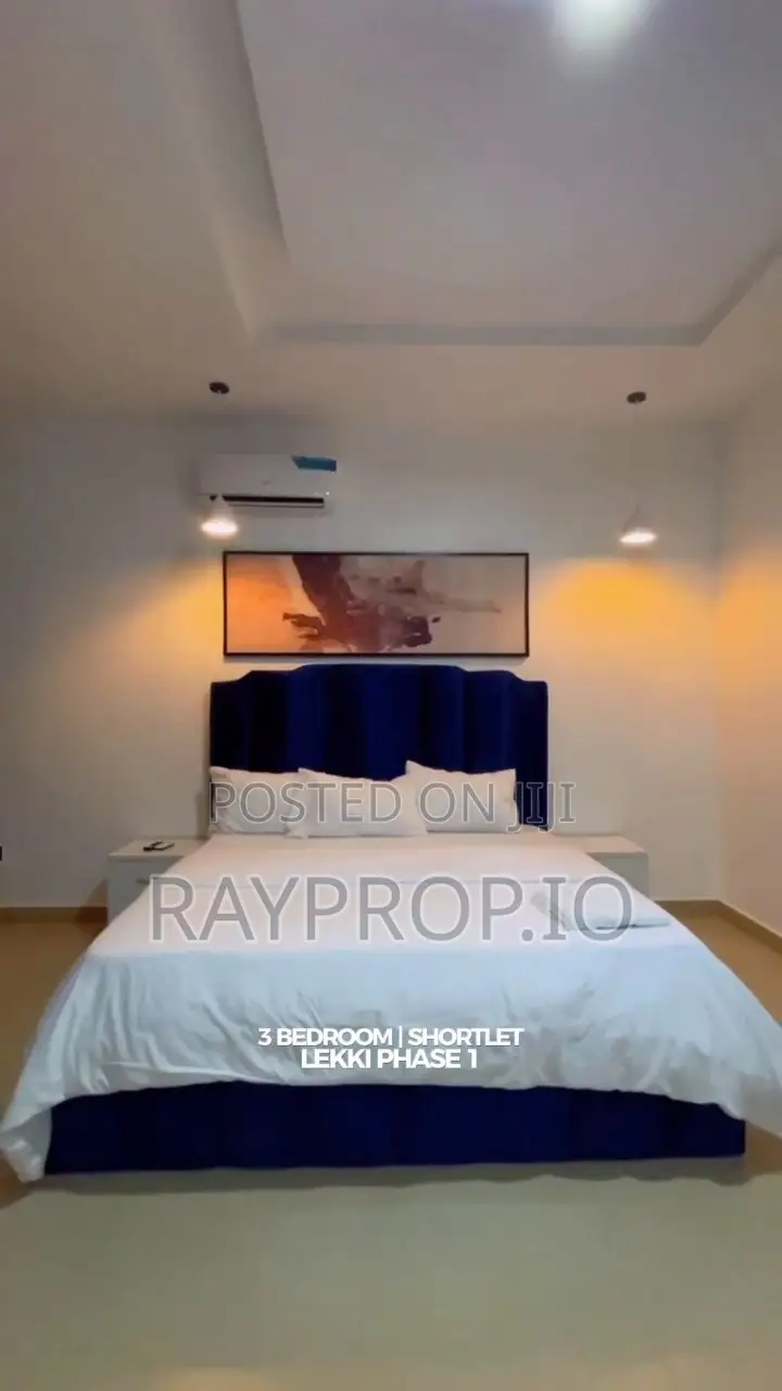 15d95eqf - 3 Bedroom Shortlet in Lekki Phase 1 in Lekki Phase 1