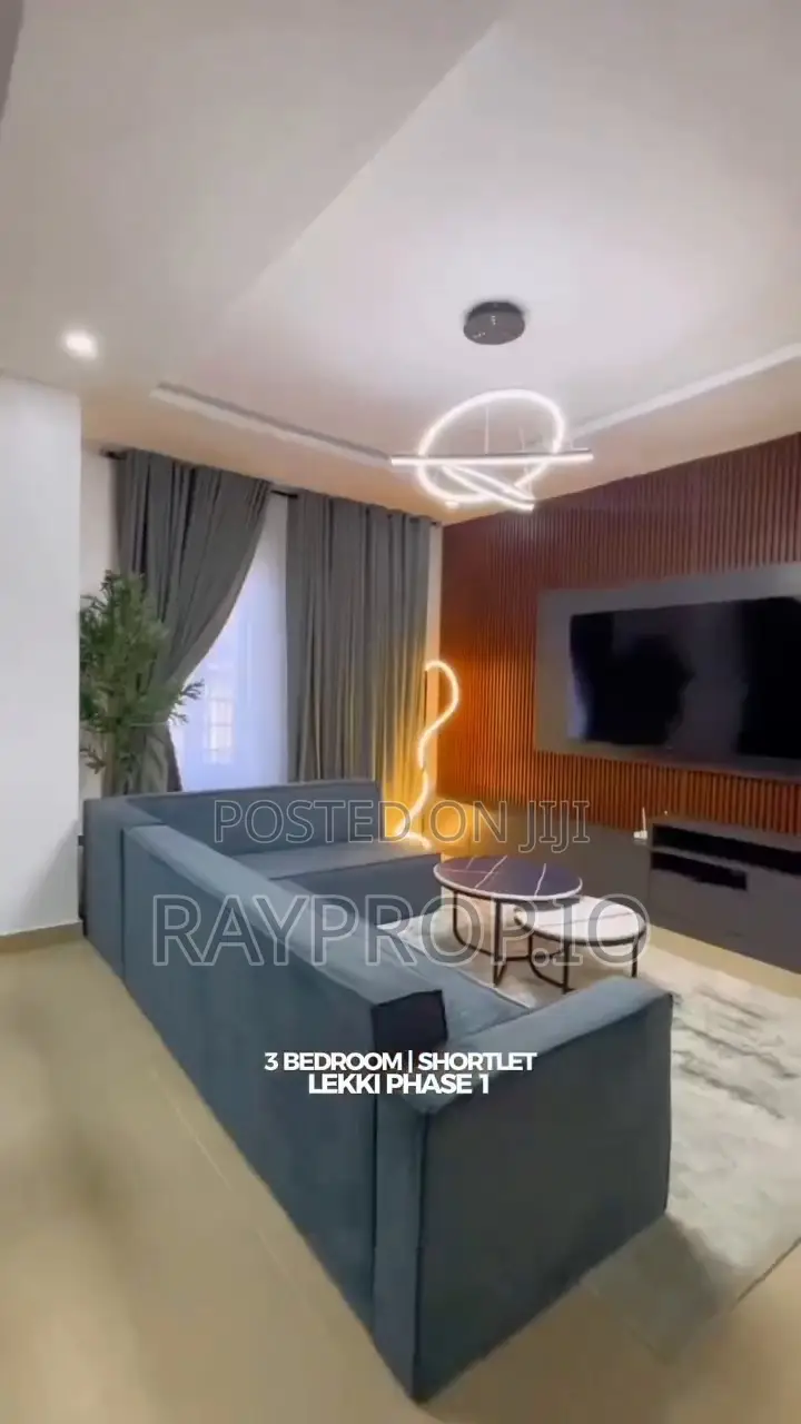 15d95eqf - 3 Bedroom Shortlet in Lekki Phase 1 in Lekki Phase 1
