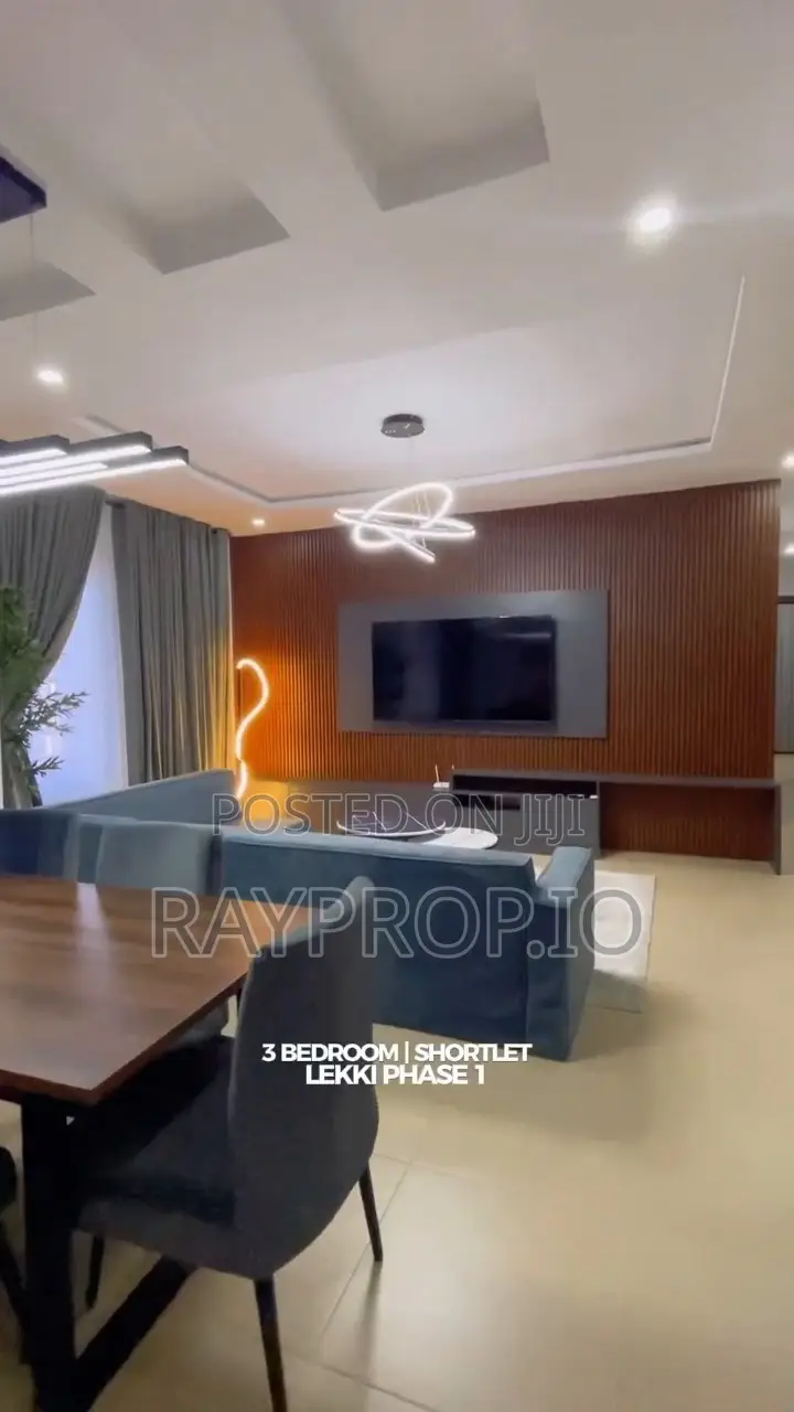 15d95eqf - 3 Bedroom Shortlet in Lekki Phase 1 in Lekki Phase 1
