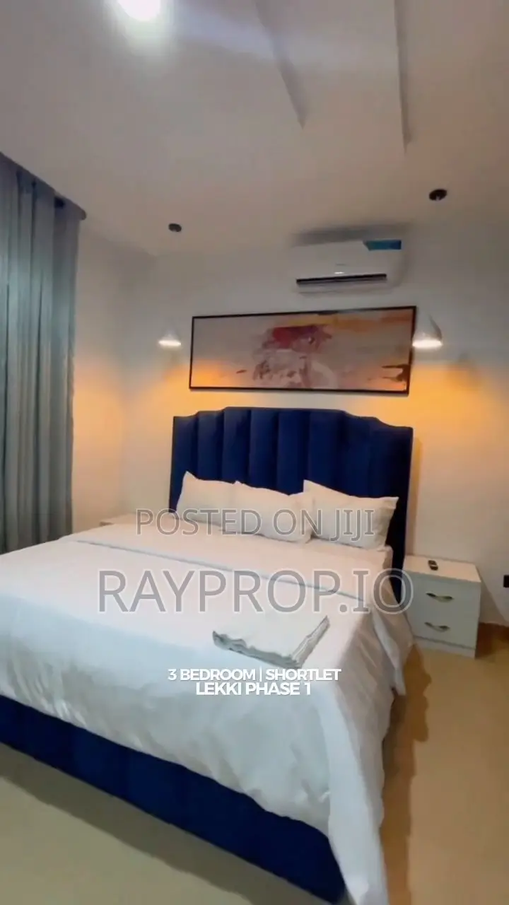 15d95eqf - 3 Bedroom Shortlet in Lekki Phase 1 in Lekki Phase 1