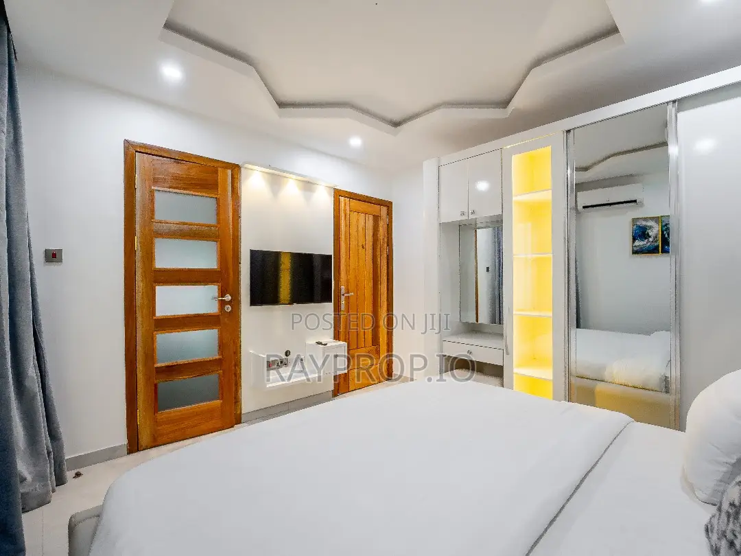 750141mn - 5 Bedroom Shortlet in Lekki Phase 1 in Lekki Phase 1