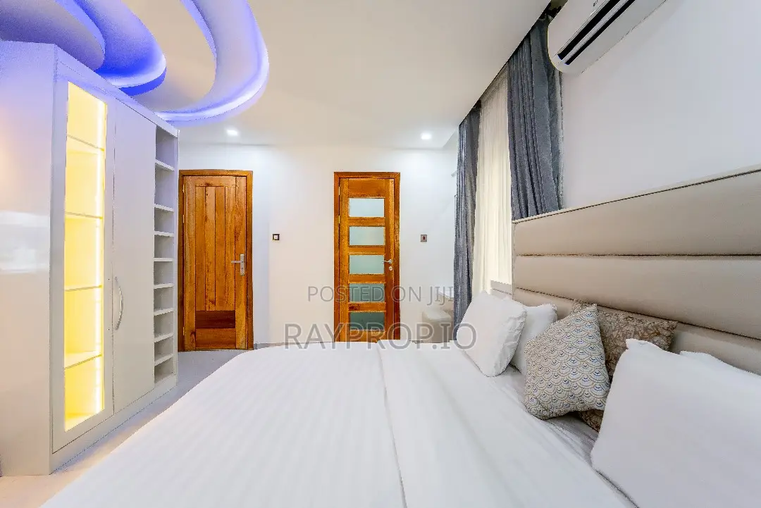 750141mn - 5 Bedroom Shortlet in Lekki Phase 1 in Lekki Phase 1