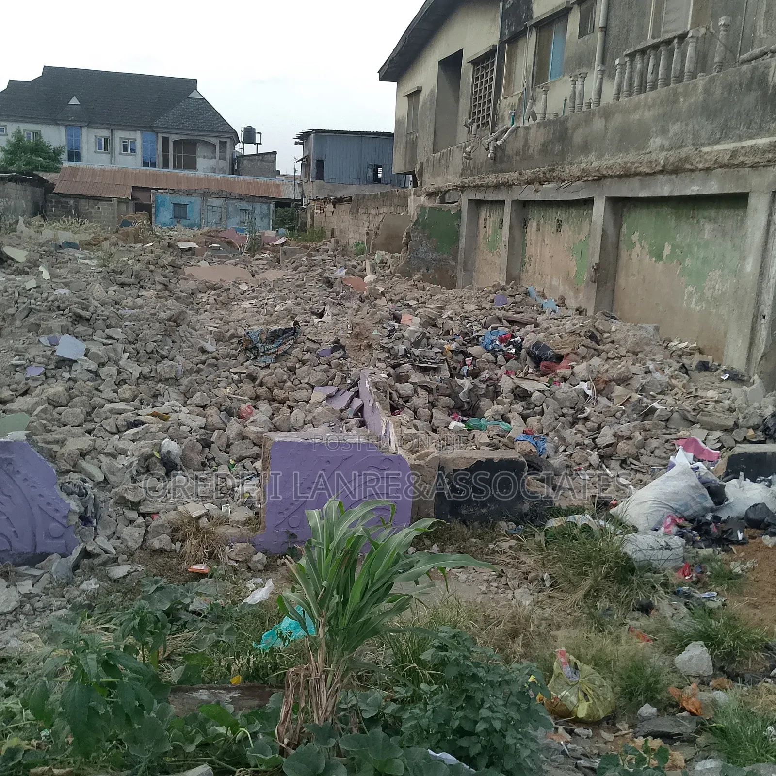 Multi-useful 800 Sqm Land Oniwaya/Dopemu Road Off Capitol Road in Abule Egba