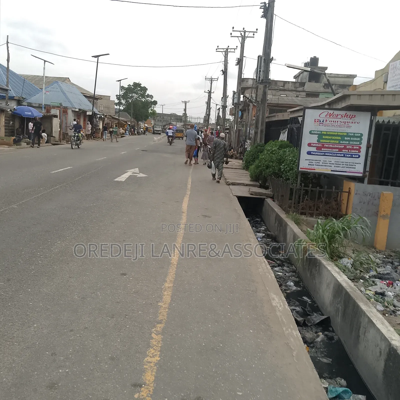 Multi-useful 800 Sqm Land Oniwaya/Dopemu Road Off Capitol Road in Abule Egba