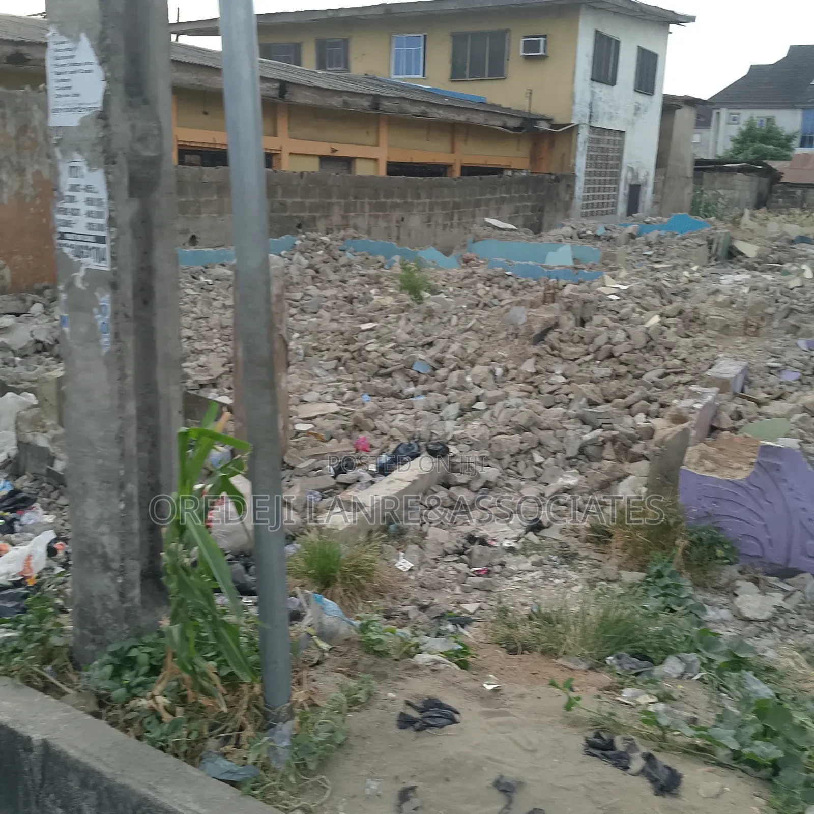 Multi-useful 800 Sqm Land Oniwaya/Dopemu Road Off Capitol Road in Abule Egba