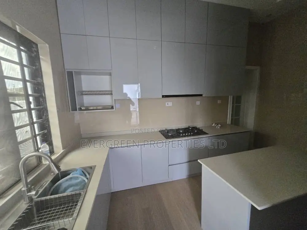 5bdrm Bungalow in Akala Estate, Akobo for sale in Akobo