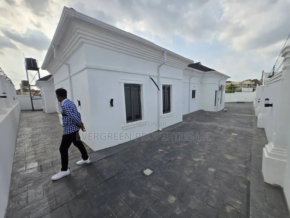 5bdrm Bungalow in Akala Estate, Akobo for sale in Akobo
