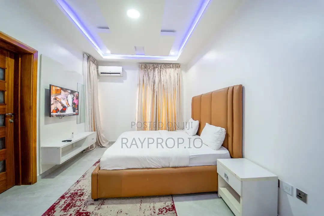 Jd - 5 Bedroom Shortlet in Lekki Phase in Lekki Phase 1