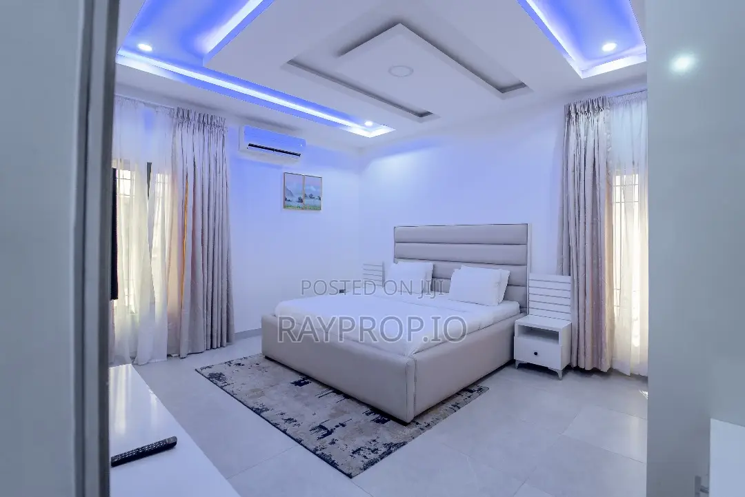 Jd - 5 Bedroom Shortlet in Lekki Phase in Lekki Phase 1