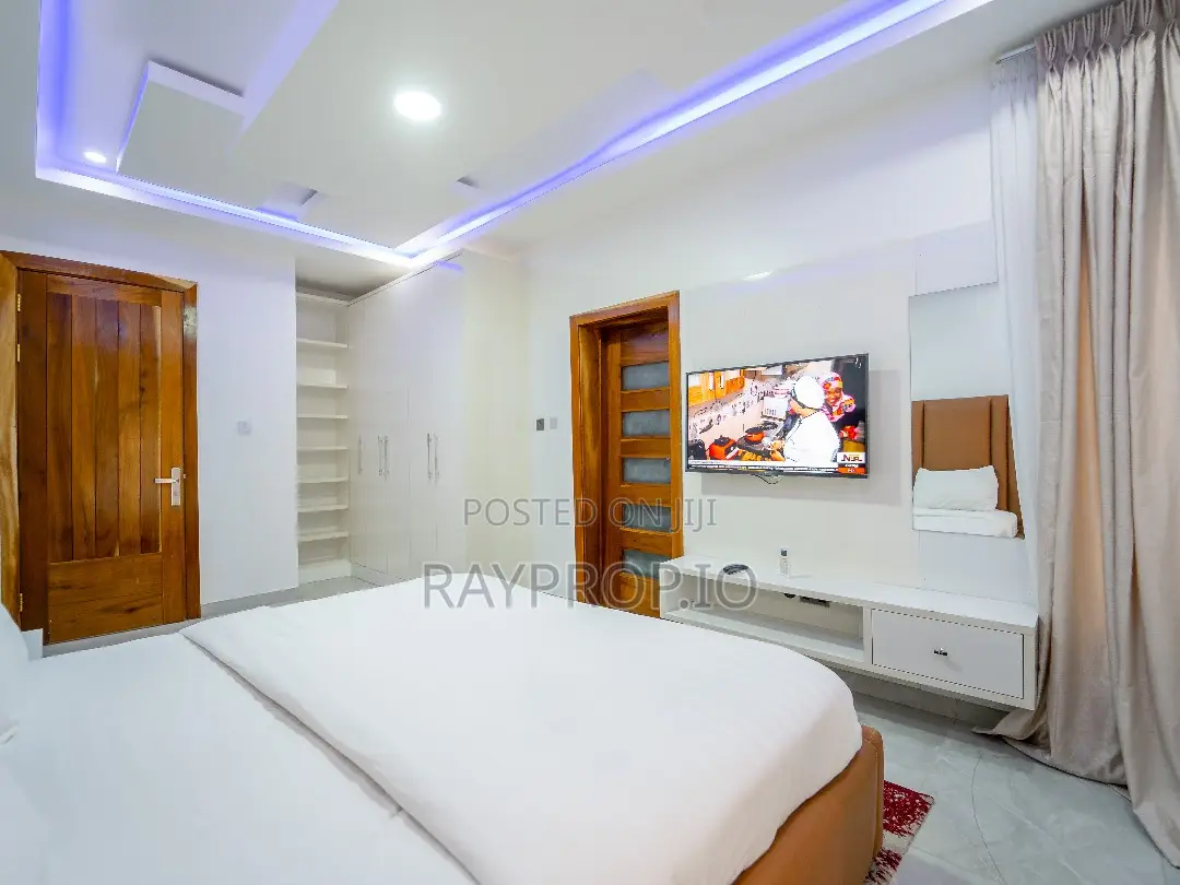 Jd - 5 Bedroom Shortlet in Lekki Phase in Lekki Phase 1