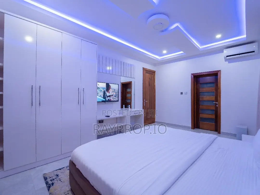 Jd - 5 Bedroom Shortlet in Lekki Phase in Lekki Phase 1