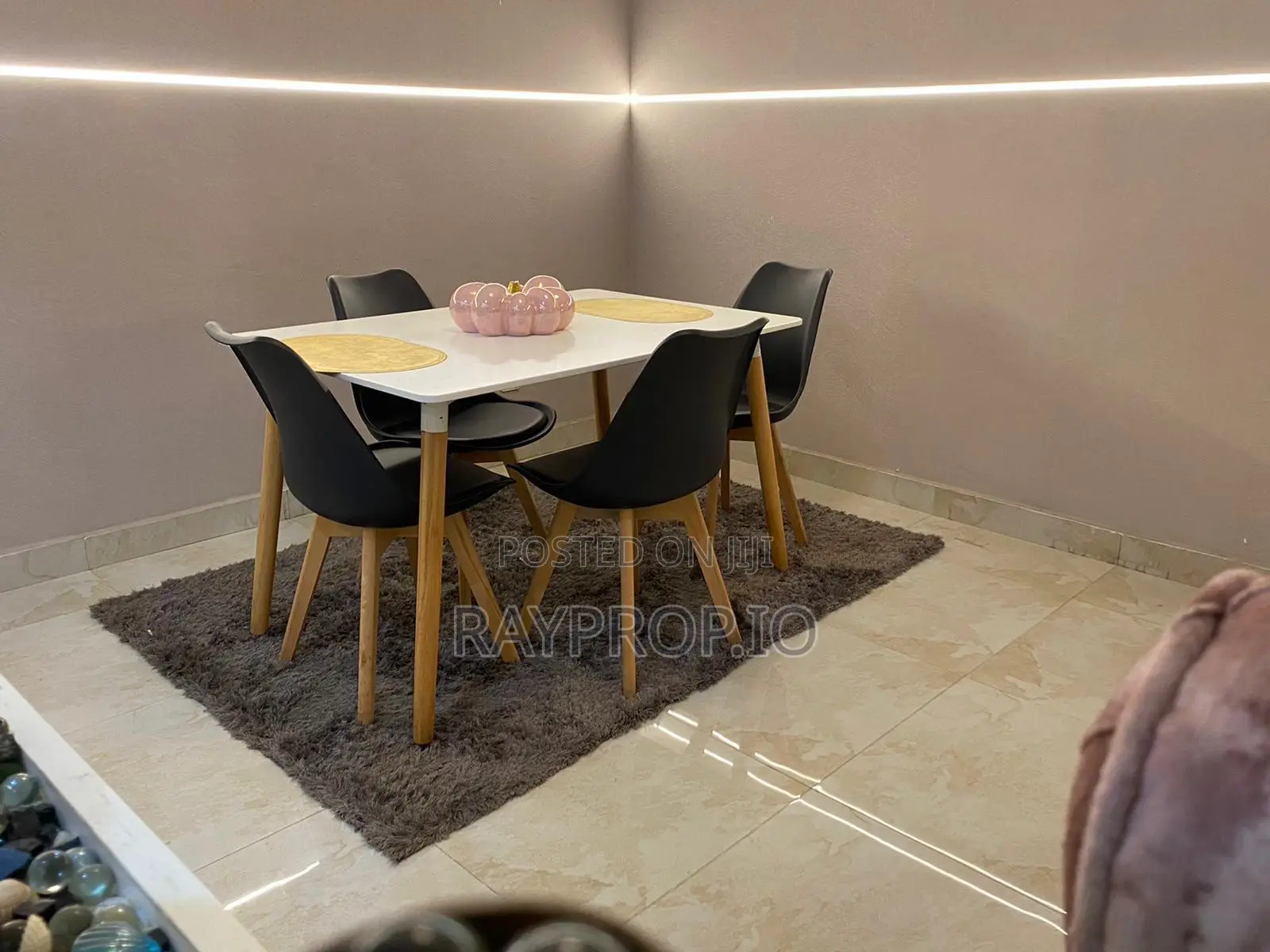 073820qj - 2 Bedroom Shortlet in Lekki Phase 1 in Lekki Phase 1