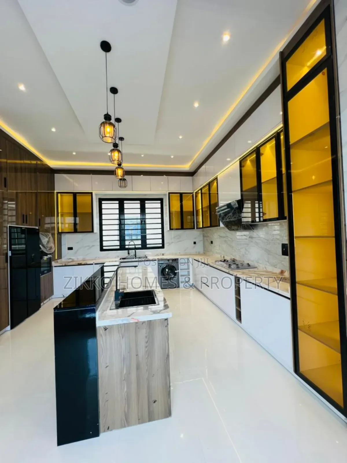 5bdrm Duplex in Ikota, Lekki for sale in Lekki