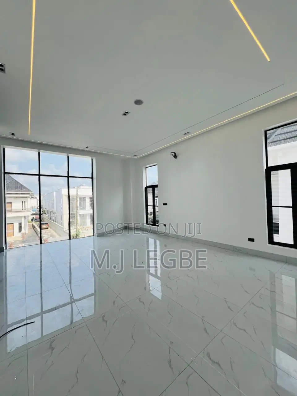 5bdrm Duplex in Ikota, Lekki for sale in Lekki