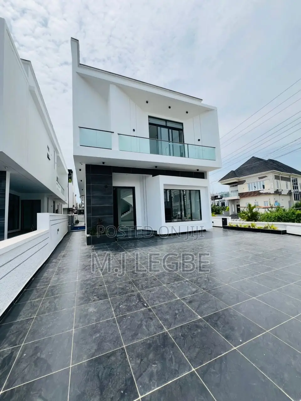 5bdrm Duplex in Ikota, Lekki for sale in Lekki